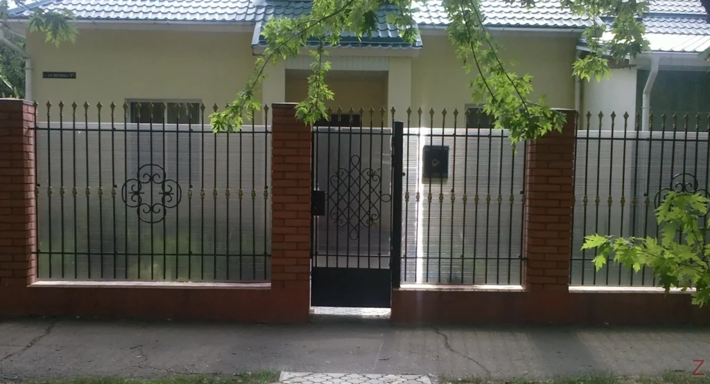Какой поликарбонат можно использовать для забора? 3 Polycarbonate.md Ce tip de policarbonat poate fi folosit pentru gard? - Polycarbonate.md