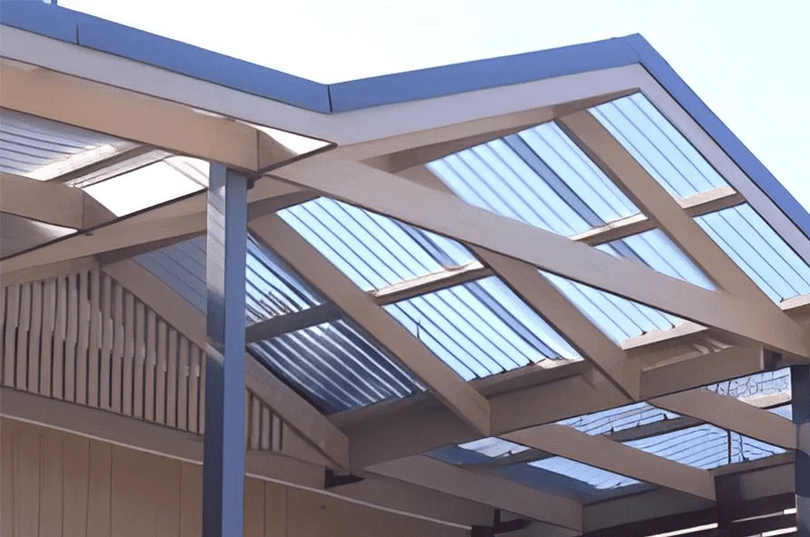 Поликарбонат для крыши: универсальная и долгосрочная кровля 3 Polycarbonate.md Policarbonat pentru acoperiș: o soluție universală și durabilă pentru acoperire - Polycarbonate.md