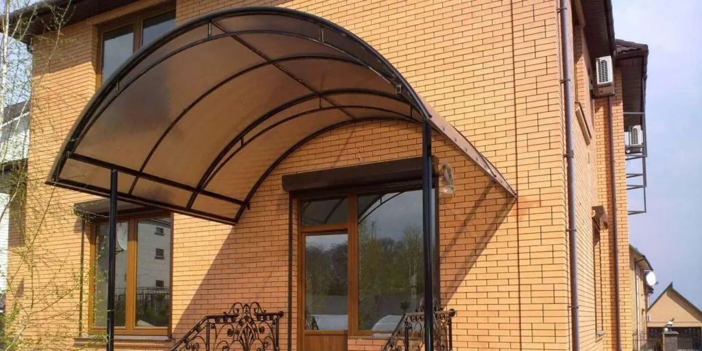 Поликарбонат для козырька: какой выбрать? 4 Polycarbonate.md Поликарбонат для козырька: какой выбрать? - Polycarbonate.md