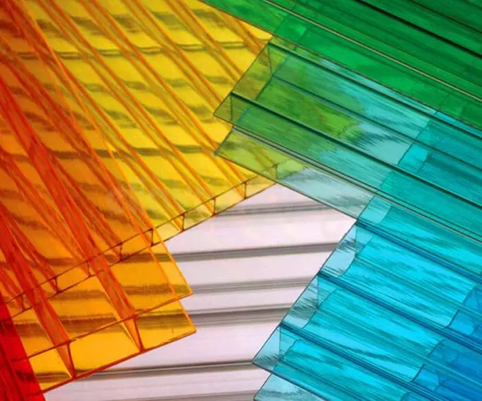Поликарбонат для козырька: какой выбрать? 8 Polycarbonate.md Policarbonat pentru copertină: pe care să-l alegi? - Polycarbonate.md