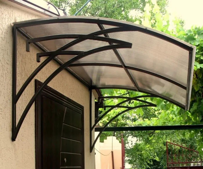 Поликарбонат для козырька: какой выбрать? 5 Polycarbonate.md Policarbonat pentru copertină: pe care să-l alegi? - Polycarbonate.md